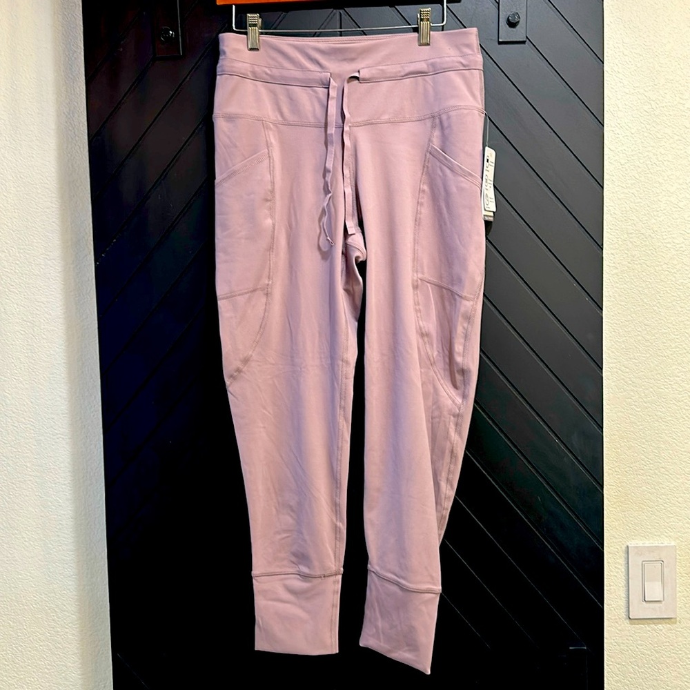 NWT Apana 7/8 leggings